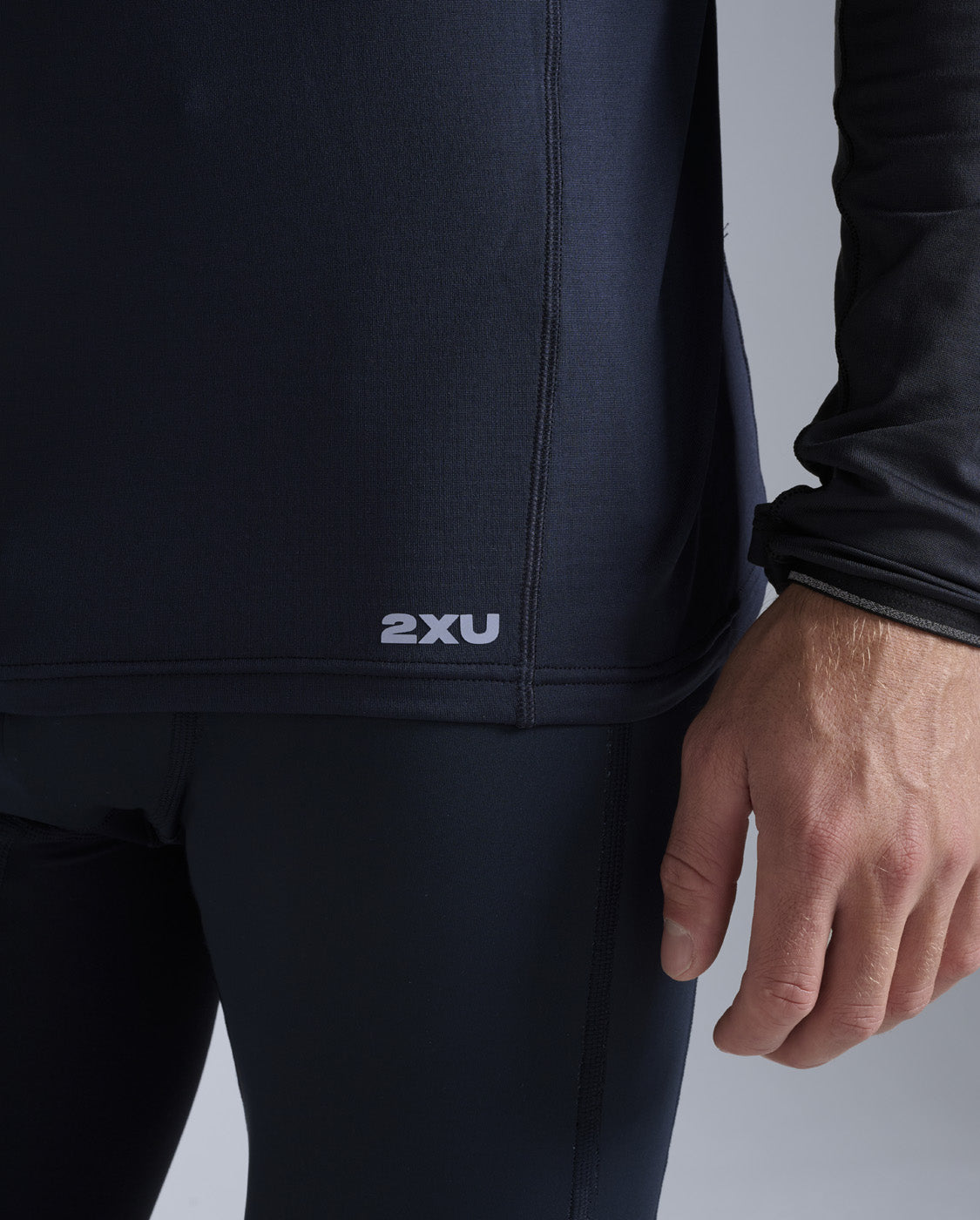 2xu-ignition-grid-1-2-zip-hoodie-herren-black-silver image 3