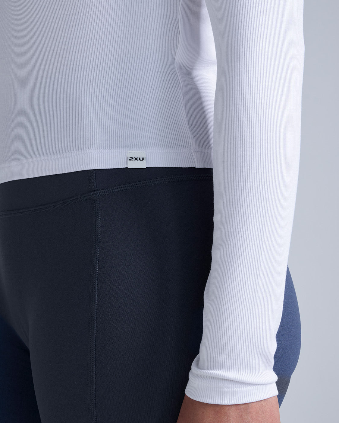 2xu-fluid-modal-ribbed-longsleeve-wei-damen-trainingsshirt image 4