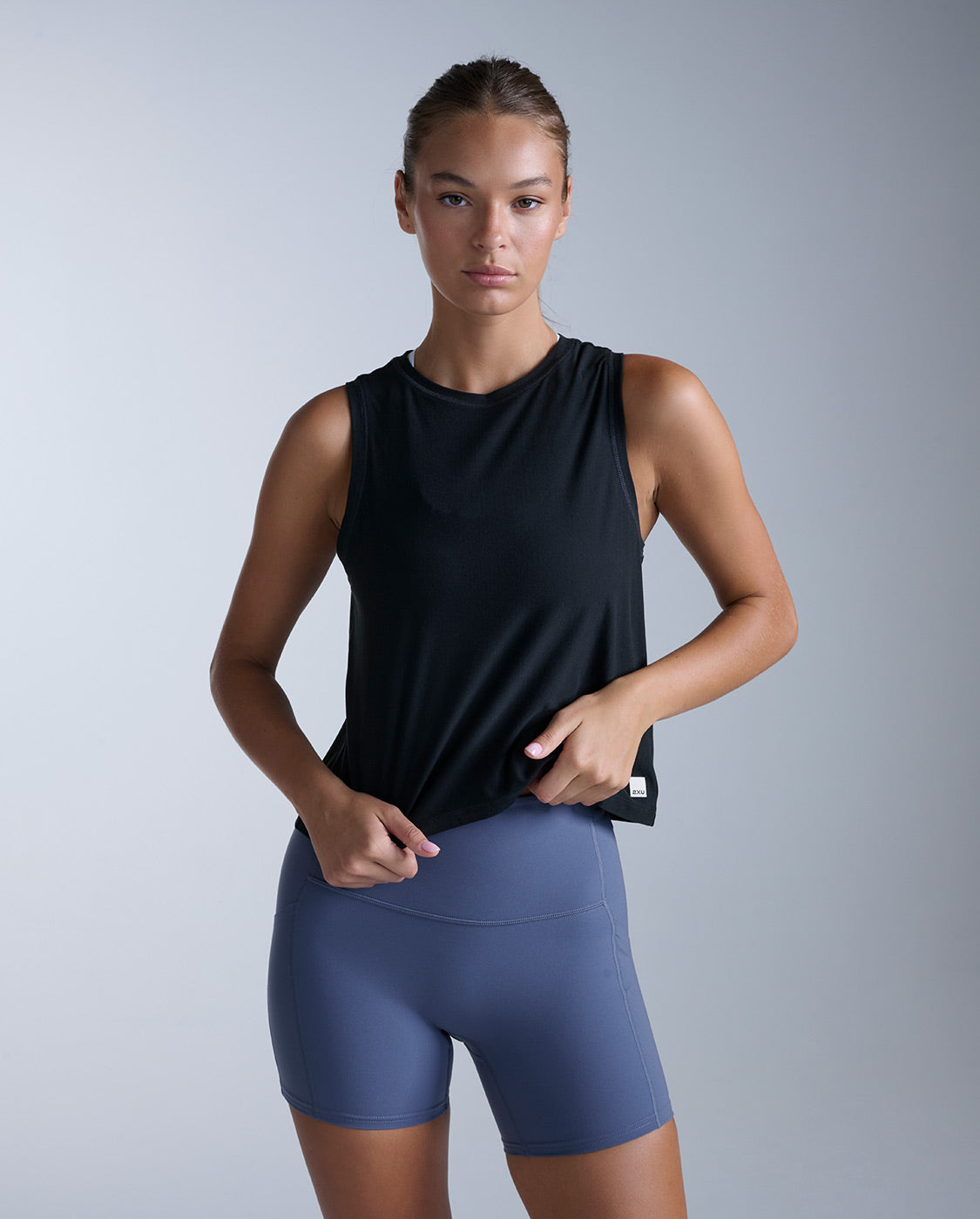 2xu-form-soft-jersey-relaxed-tank-top-damen-schwarz-wei image 1