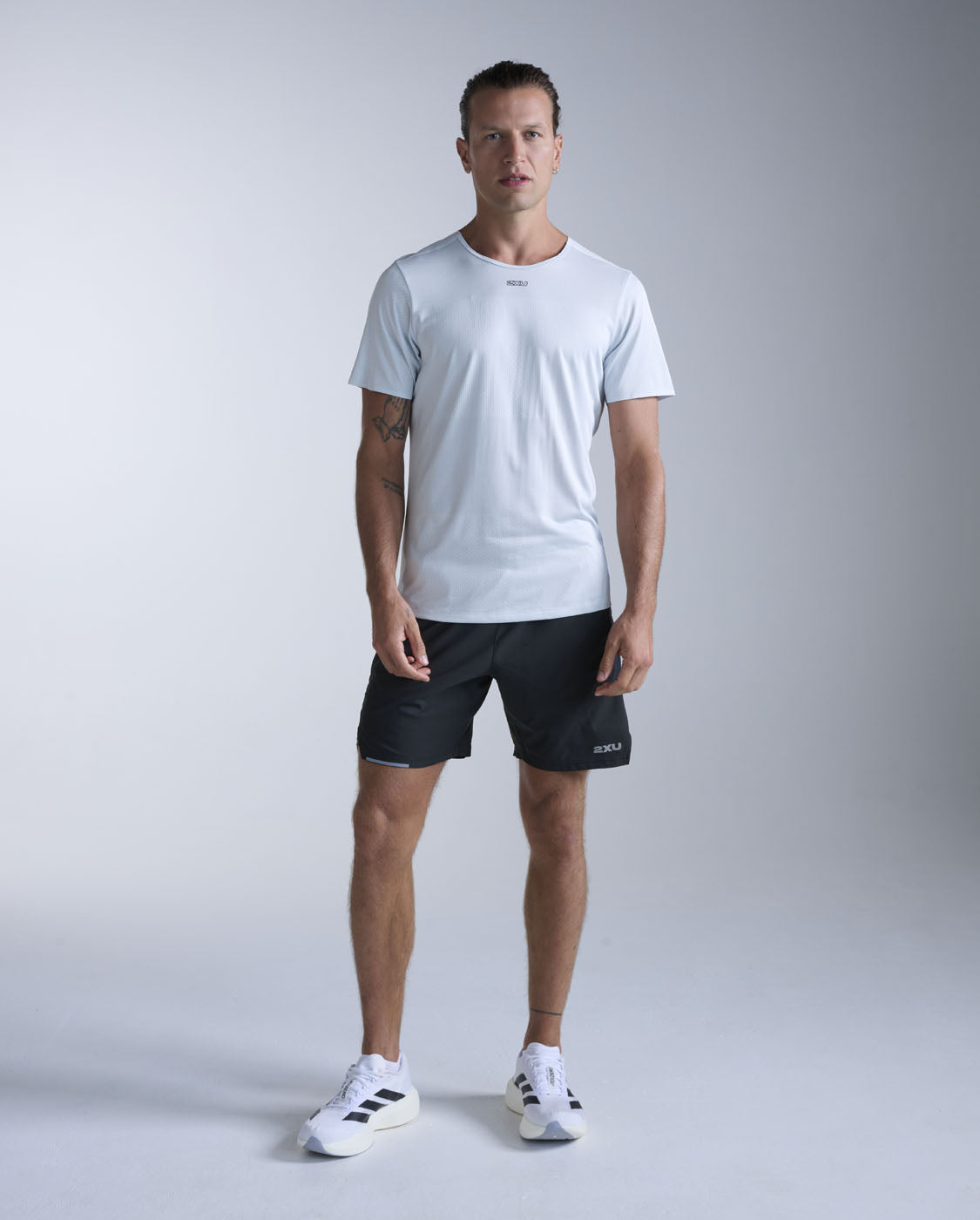 2xu-light-speed-tech-tee-laufshirt-moonstone-herren image 5