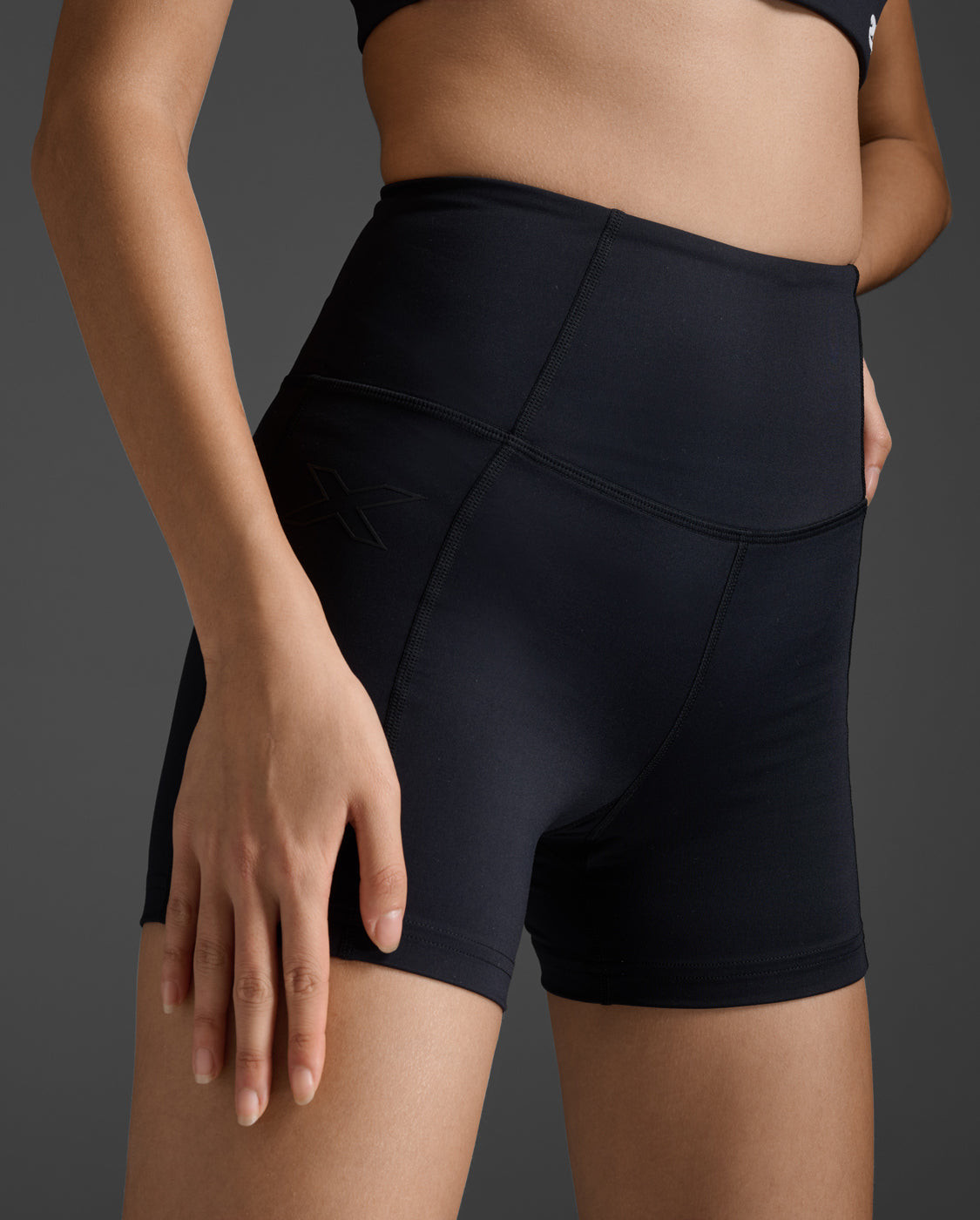 2xu-form-soft-touch-hi-rise-compression-shorts-4-damen-schwarz image 1
