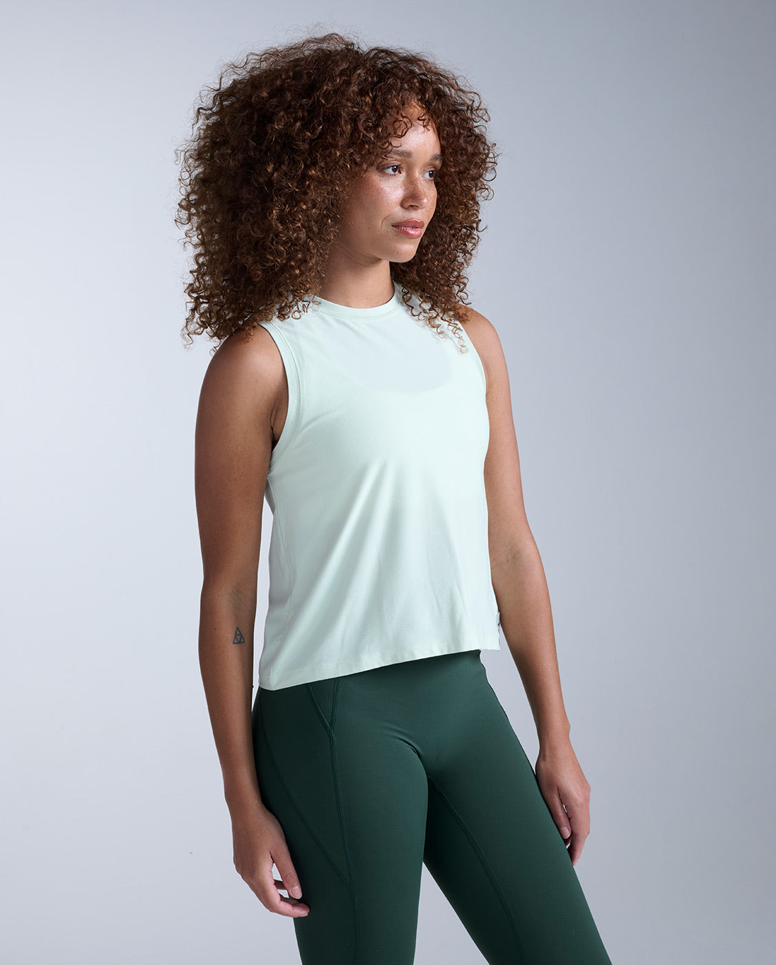 2xu-form-soft-jersey-relaxed-tank-top-mint-dust-atmungsaktiv image 2