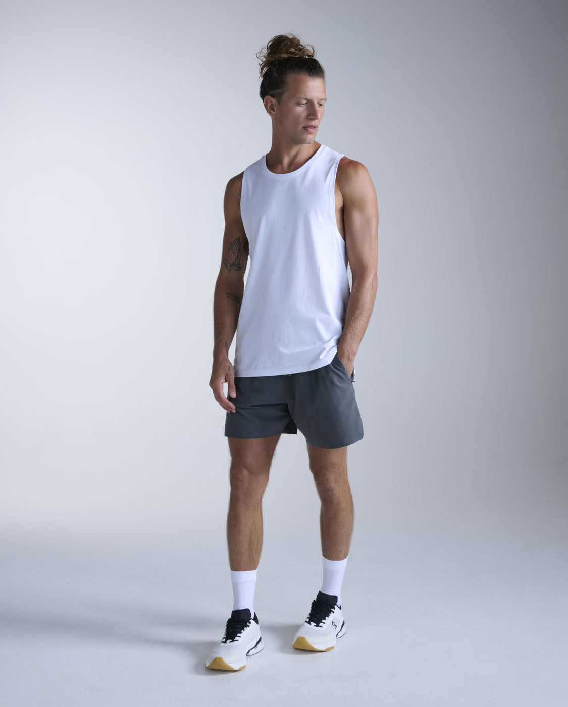 2xu-motion-5-inch-shorts-herren-jupiter image 4