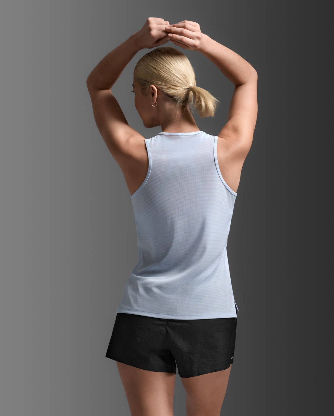 2xu-aero-singlet-top-damen-halogen-reflective image 2