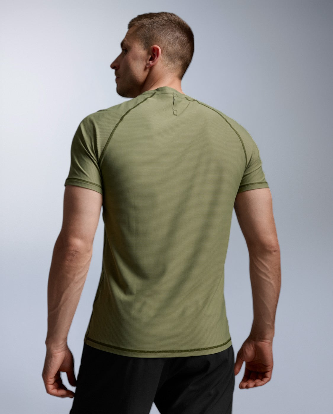 2xu-force-tech-tee-trainingsshirt-herren-hunter-green-kurz image 4