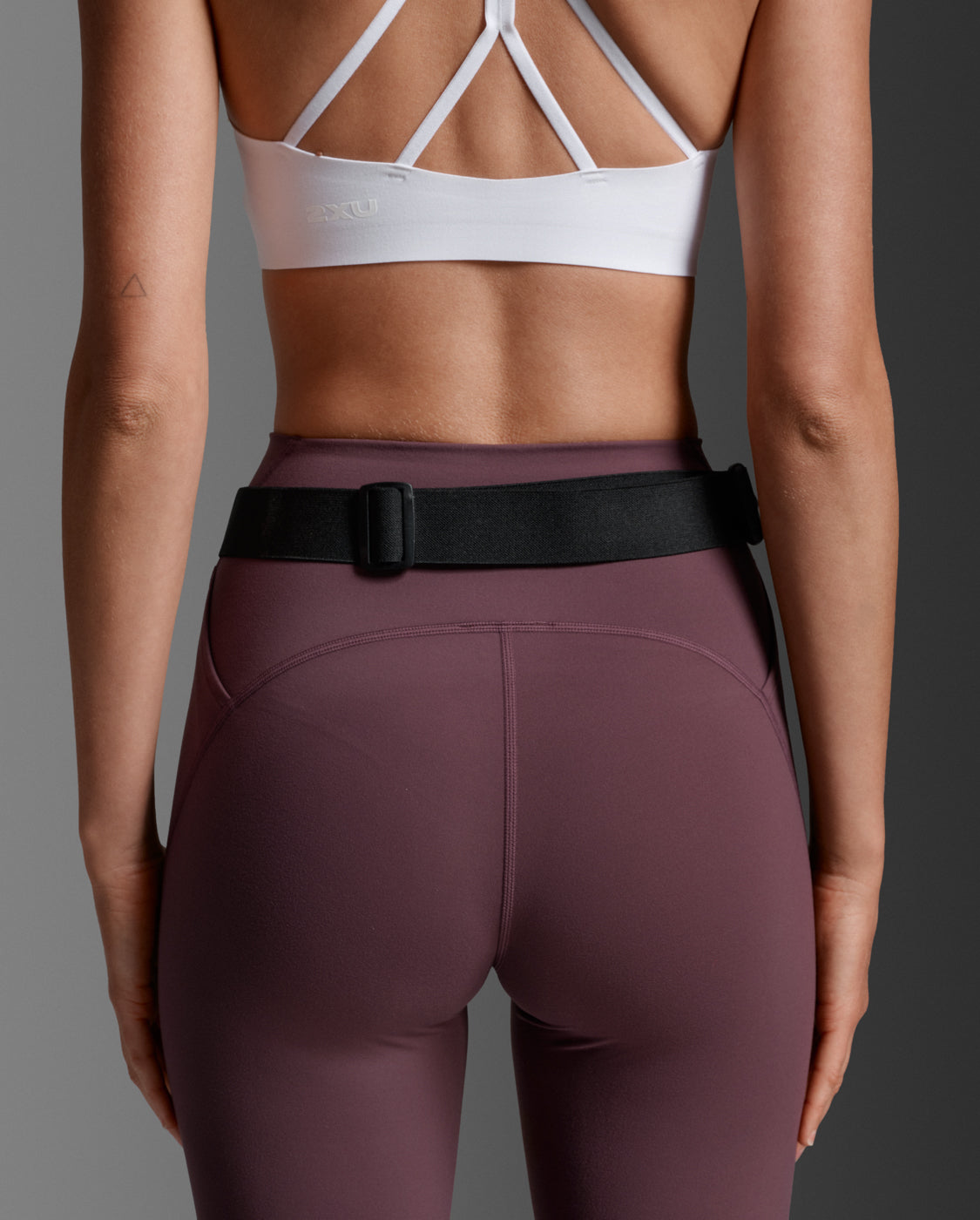 2xu-swim-race-slim-run-belt-laufg-rtel-moonstone-unisex image 3