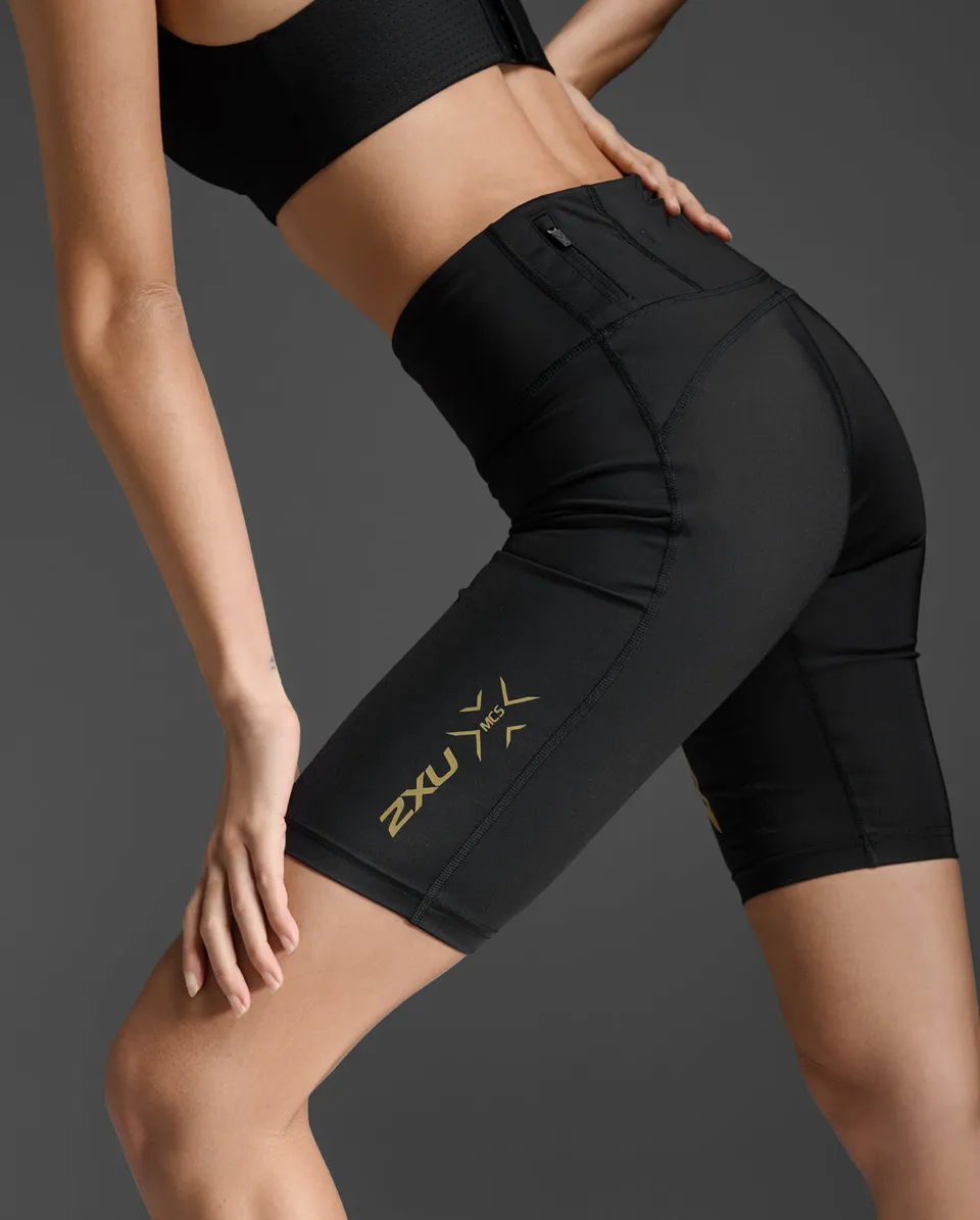 2xu-light-speed-mid-rise-compression-shorts-schwarz image 1