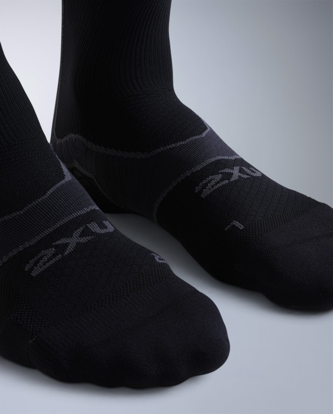 2xu-recovery-achilles-crew-socken-grau-fir-unisex image 5