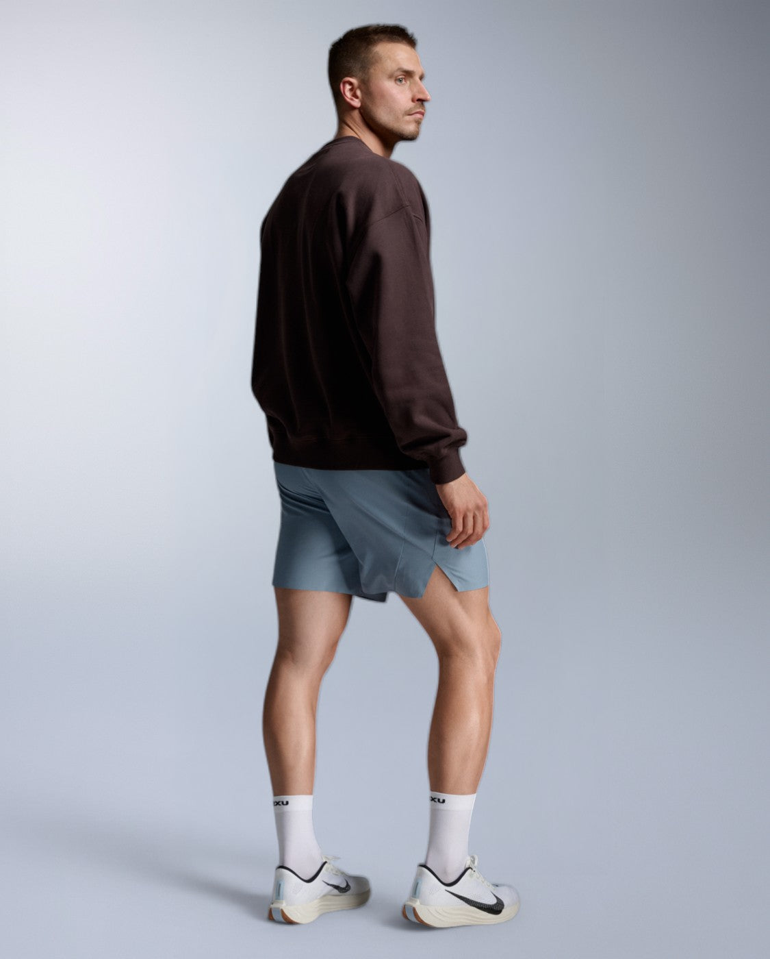 2xu-ez-oversized-organic-cotton-crew-bark-pullover image 8