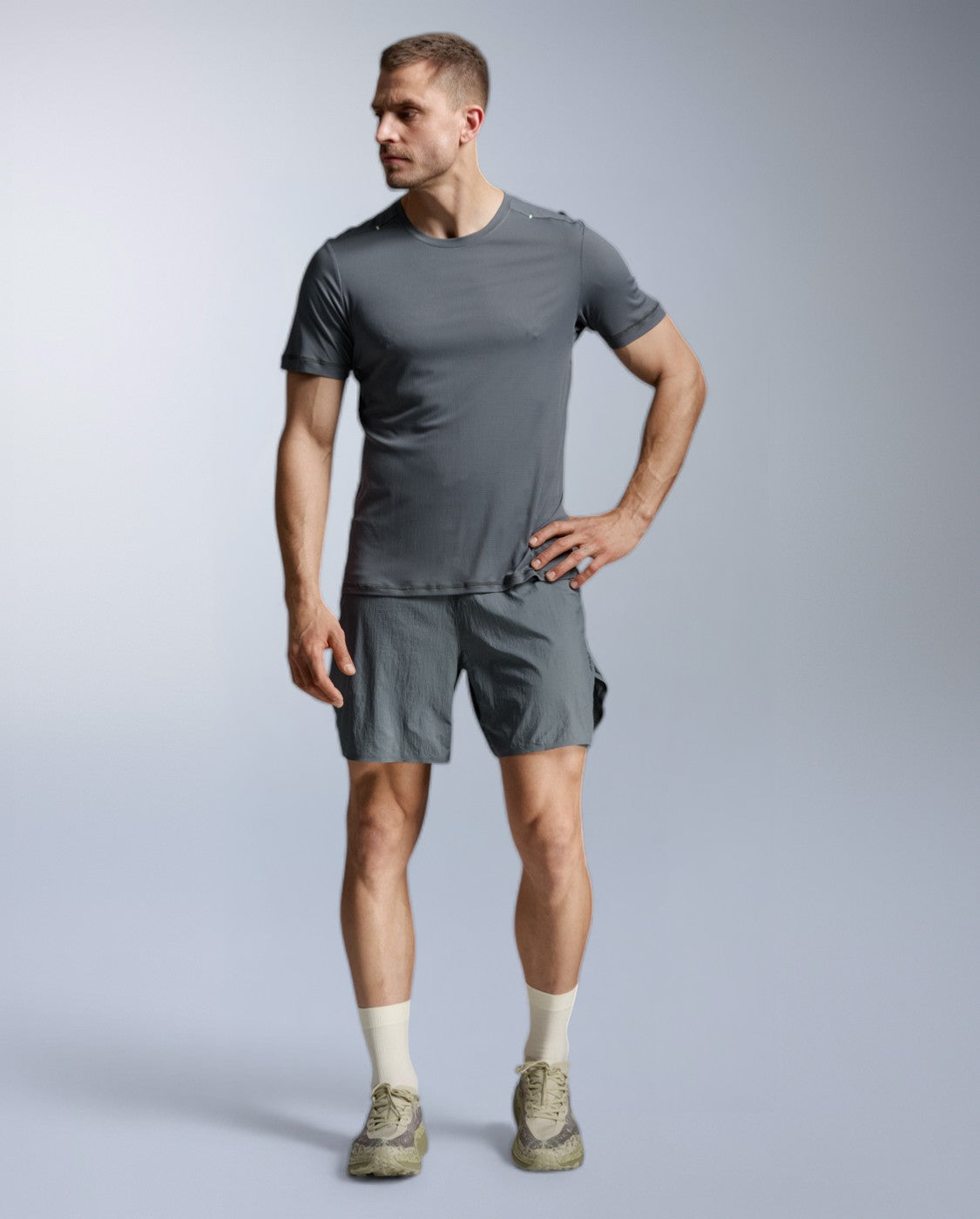 2xu-aero-trail-tee-herren-turbulence-kurzarm-upf image 3