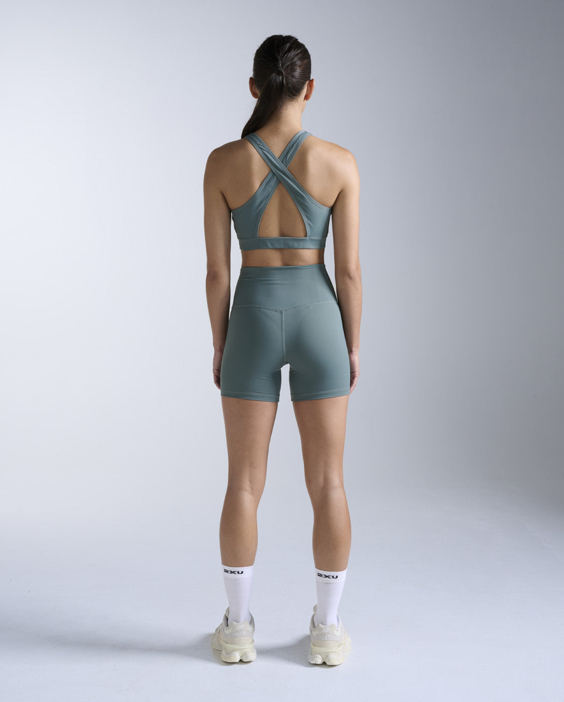 2xu-flex-feather-flex-bonded-cross-back-bra-olive image 5