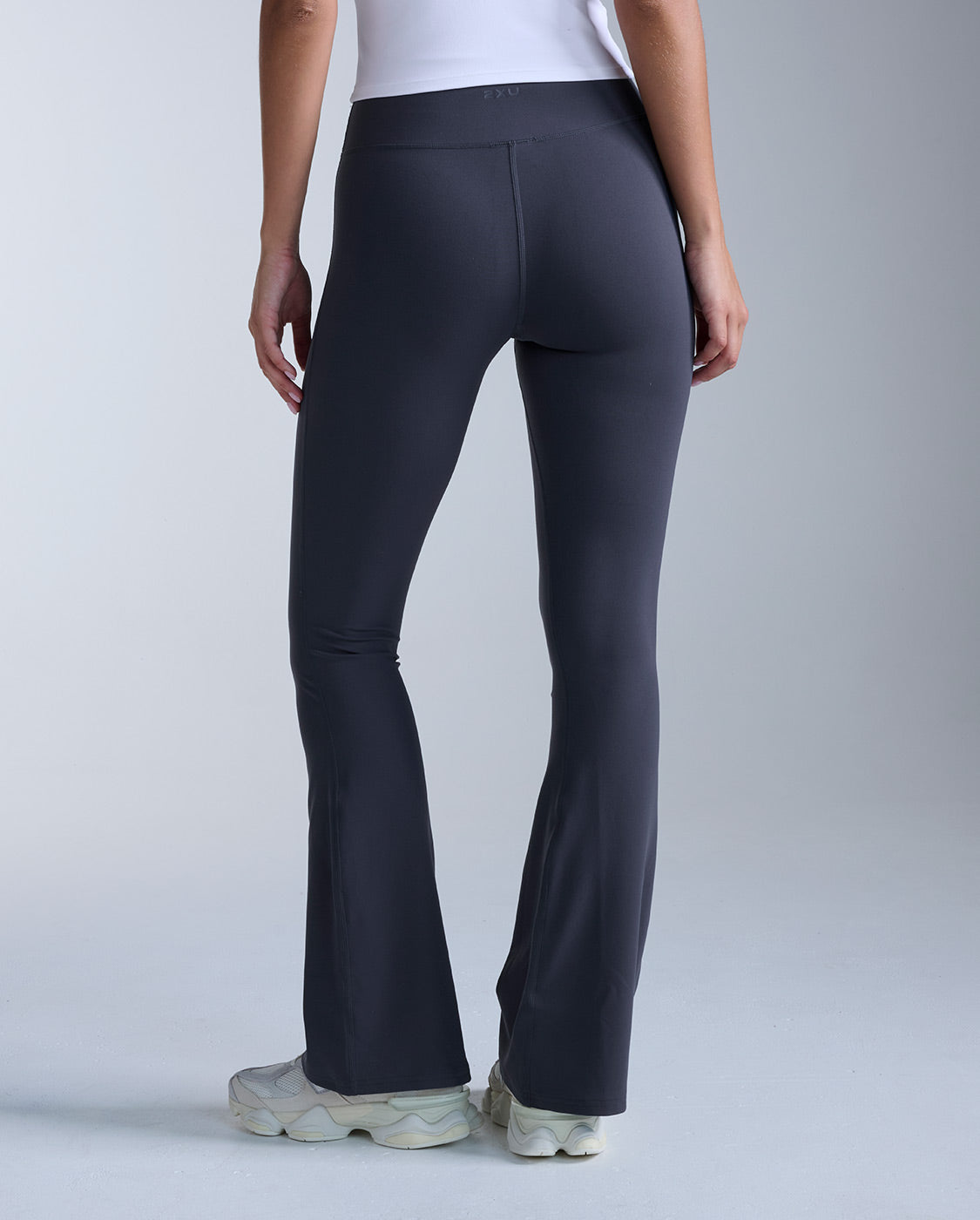 2xu-fluid-hi-rise-flare-pants-india-ink-high-waist image 2