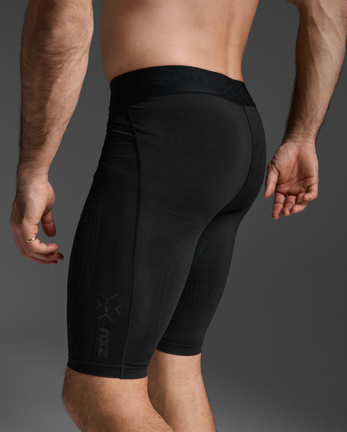 2xu-force-compression-shorts-herren-black-nero image 7