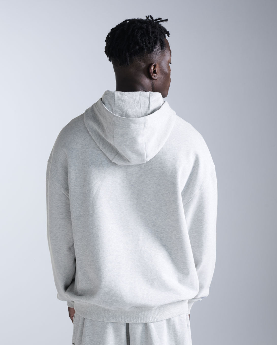 2xu-ez-oversized-organic-cotton-hoodie-grey-marle image 2
