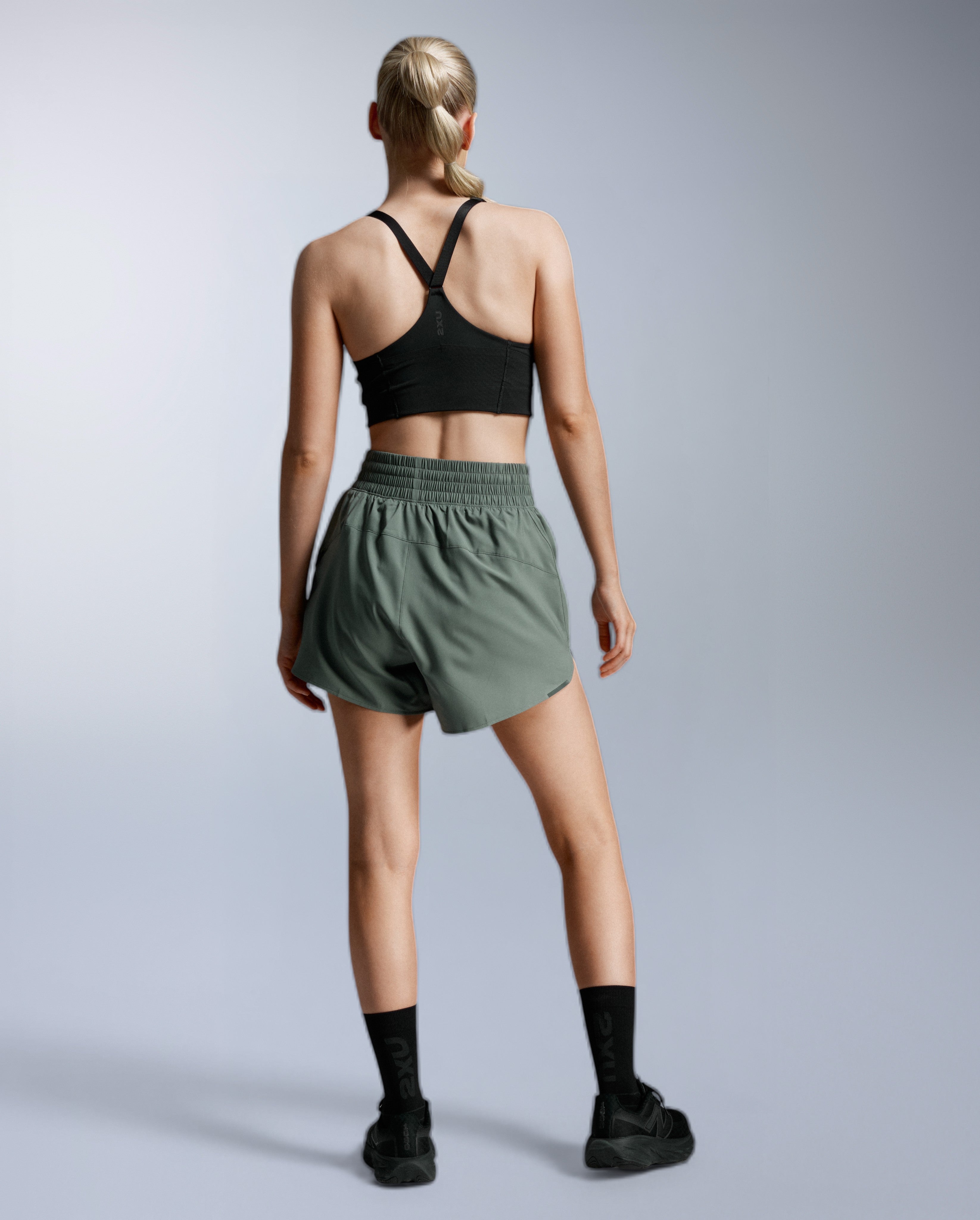 2xu-aero-hi-rise-4-inch-shorts-damen-olive-laufshorts image 6