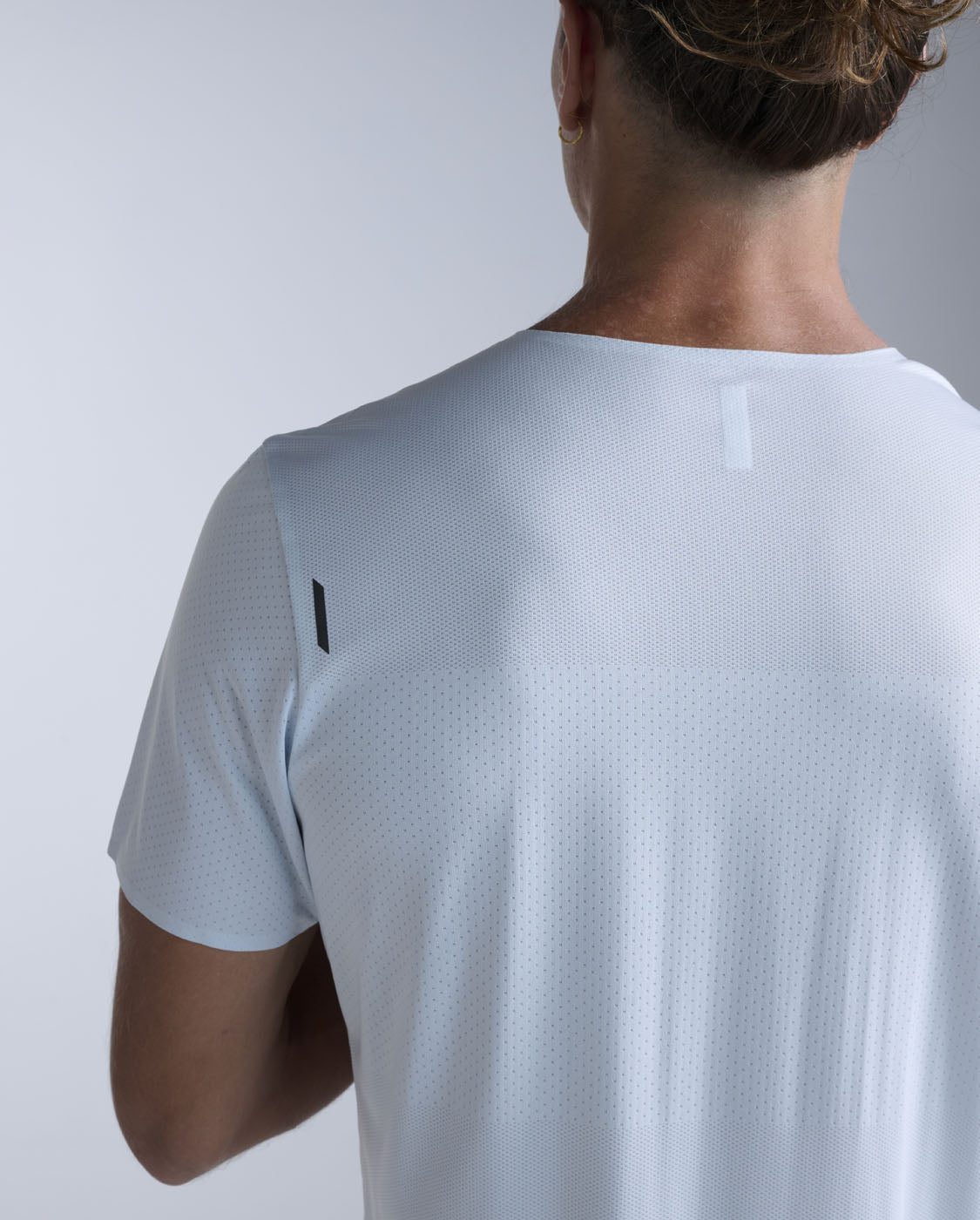 2xu-light-speed-tech-tee-laufshirt-moonstone-herren image 4