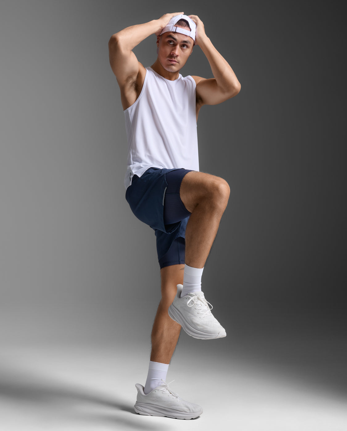 2xu-aero-mesh-2-in-1-5-inch-laufshorts-herren-navy image 5