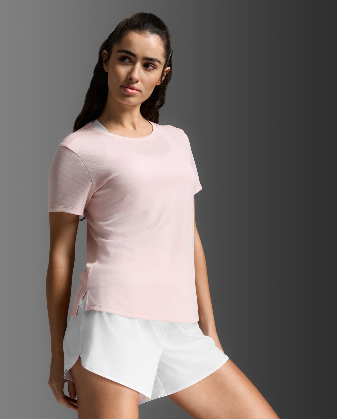 2xu-aero-tee-laufshirt-damen-pink-frost-kurzarm image 4