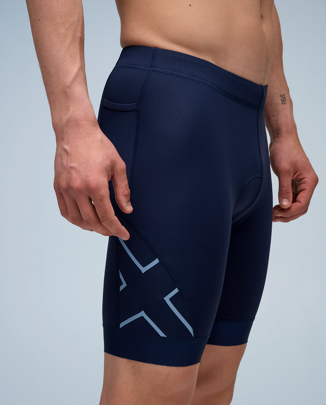 2xu-core-tri-8-inch-short-herren-midnight-kompression image 2