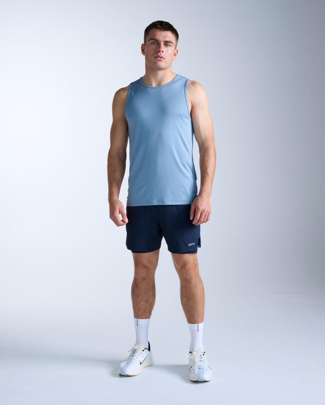 2xu-aero-tank-herren-blau-rmellos-upf50 image 6