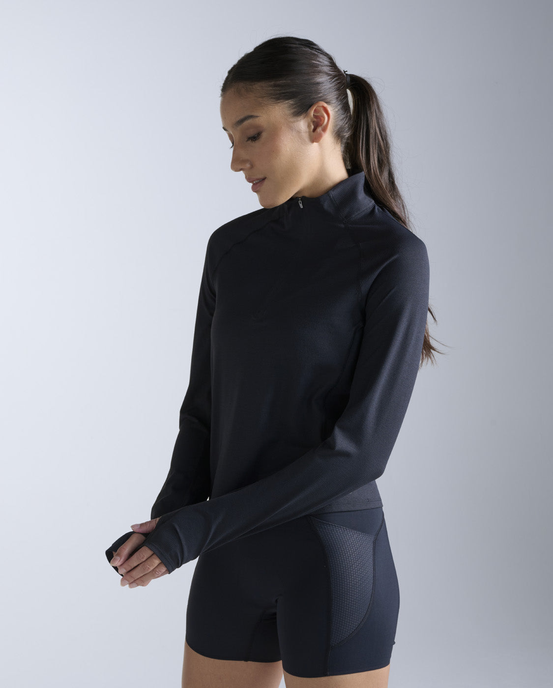 2xu-aero-trail-1-2-zip-laufshirt-damen-schwarz-langarm image 7