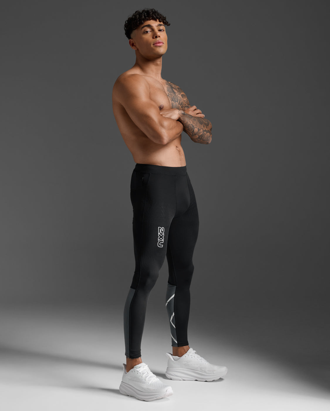 2xu-light-speed-react-compression-tights-black-white image 1