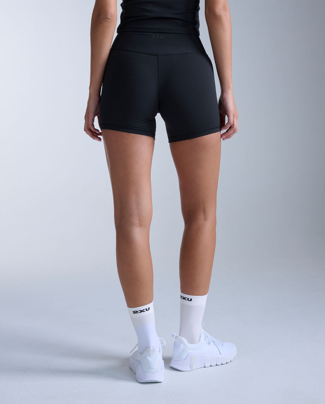 2xu-fluid-5-inch-shorts-damen-schwarz-high-waist image 2