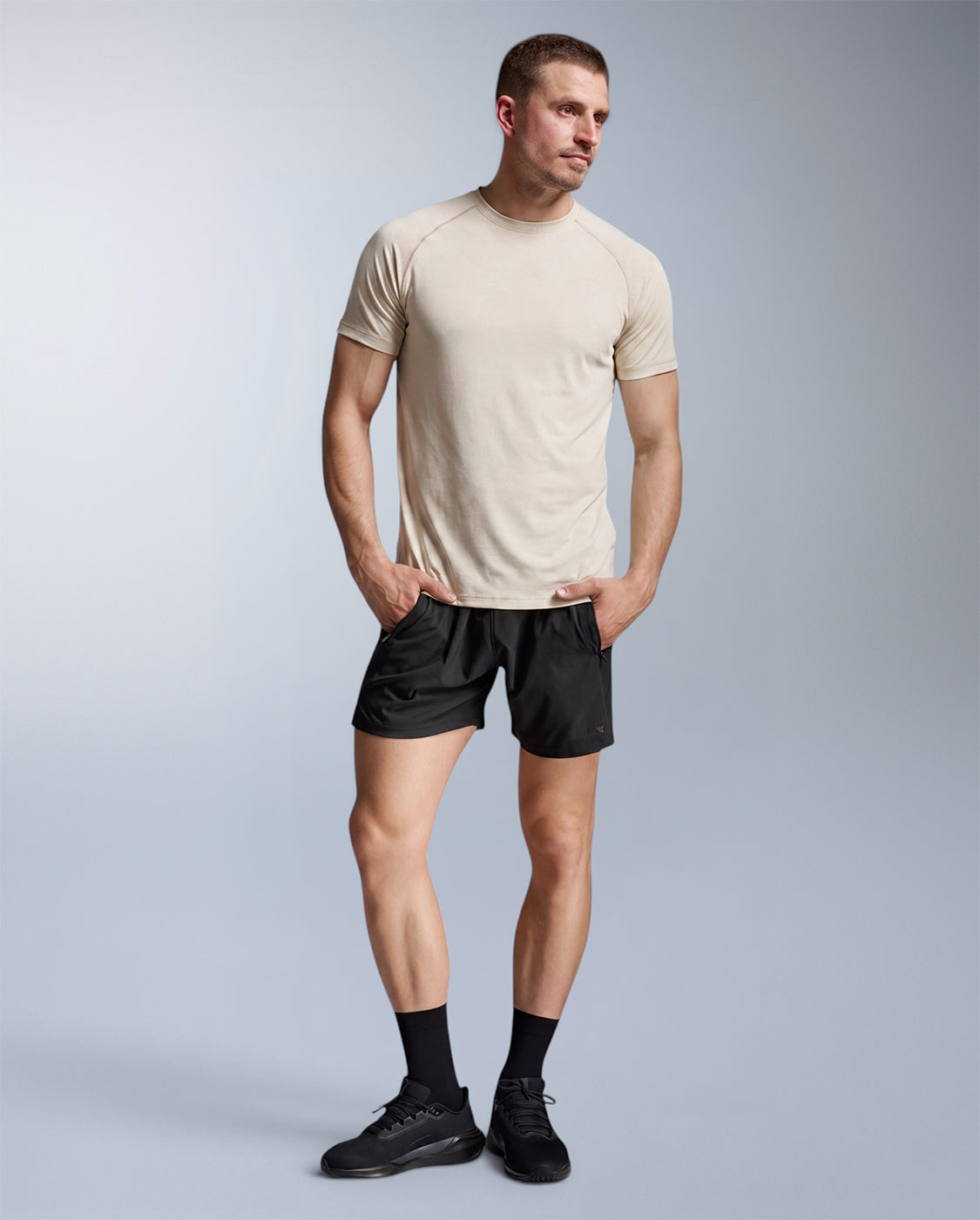 2xu-force-tech-tee-trainingsshirt-herren-chalk image 3