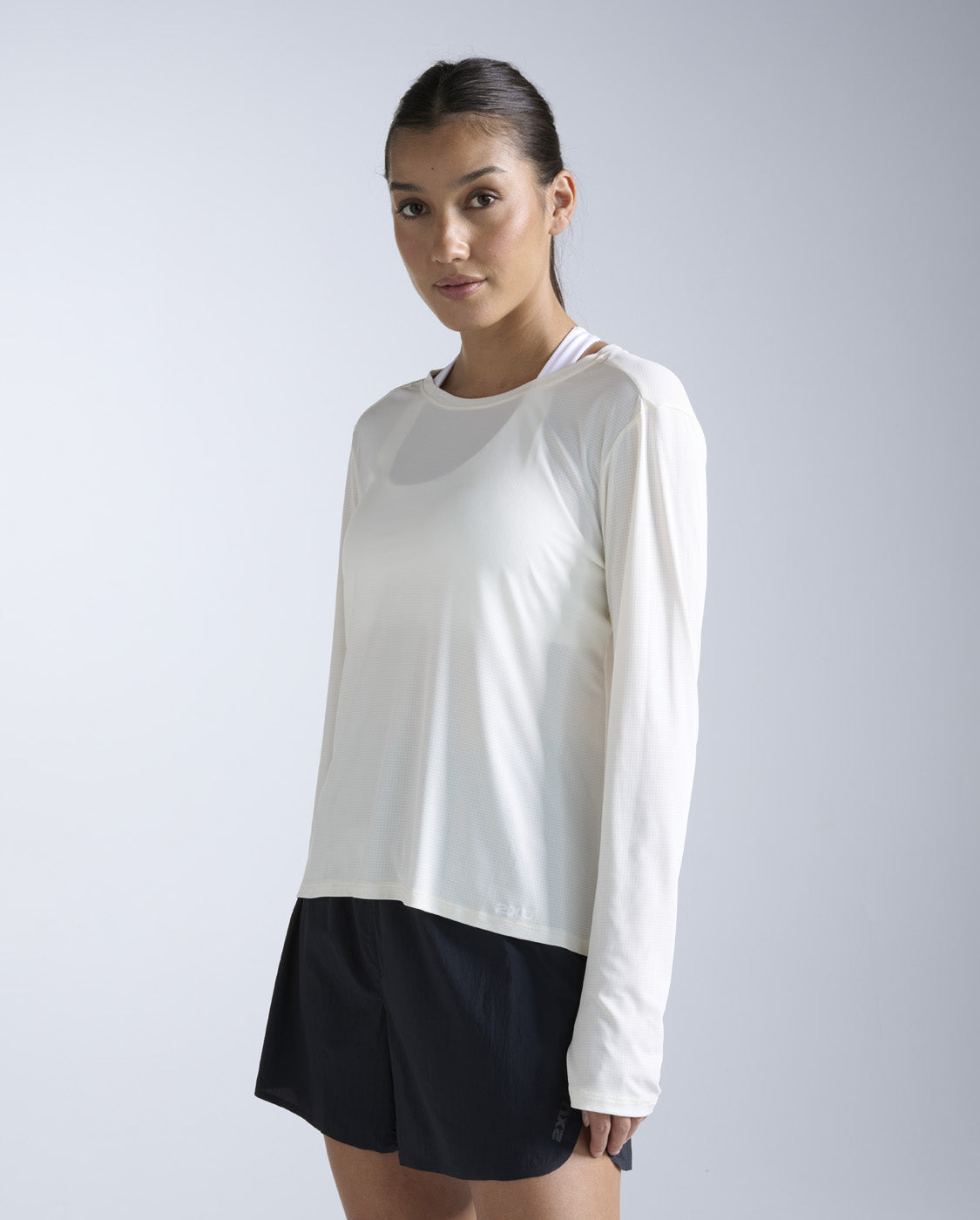 2xu-aero-trail-longsleeve-damen-chalk-langarm-upf50 image 8