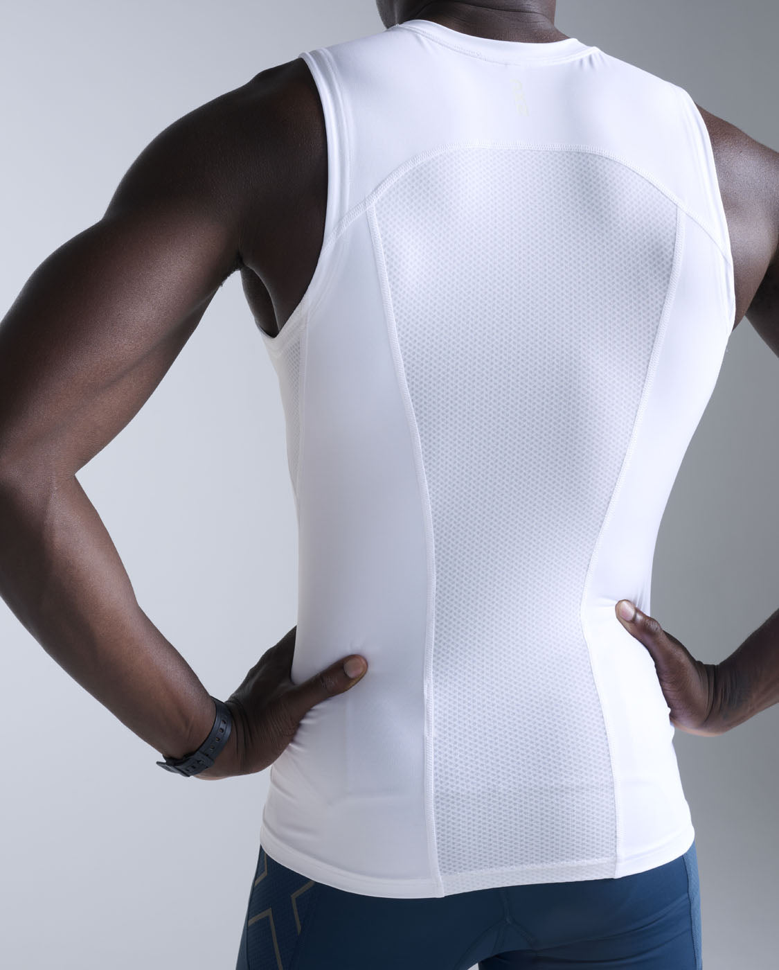 2xu-core-compression-sleeveless-tank-white-herren image 3