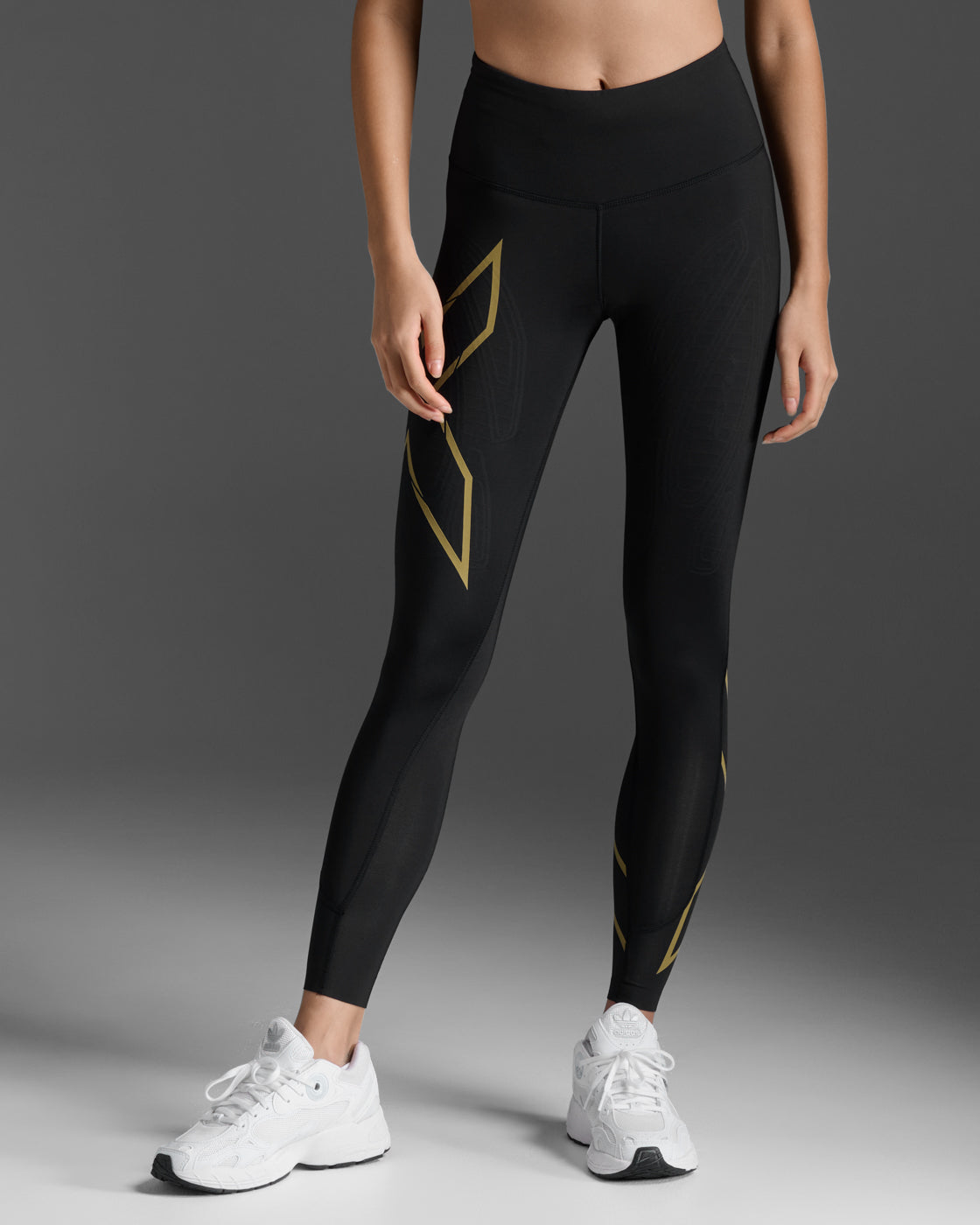 2xu-light-speed-mid-rise-compression-tights-kompressionstights-schwarz-gold image 2