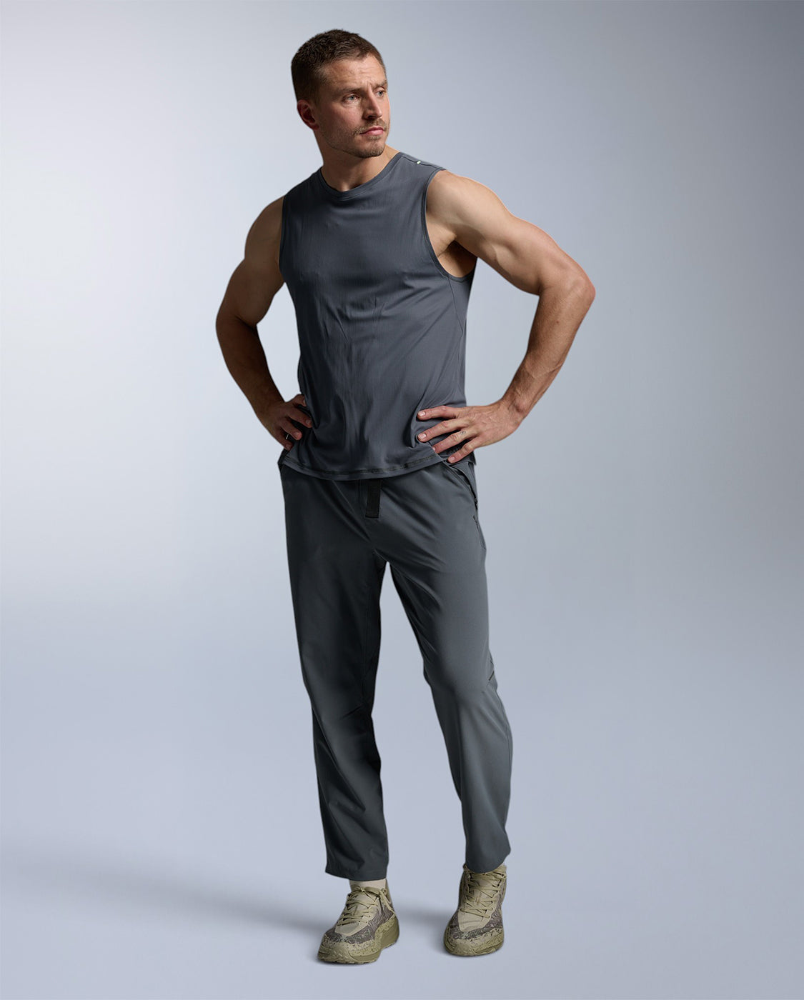 2xu-aero-trail-tank-tanktop-herren-turbulence-black-uv-schutz image 5