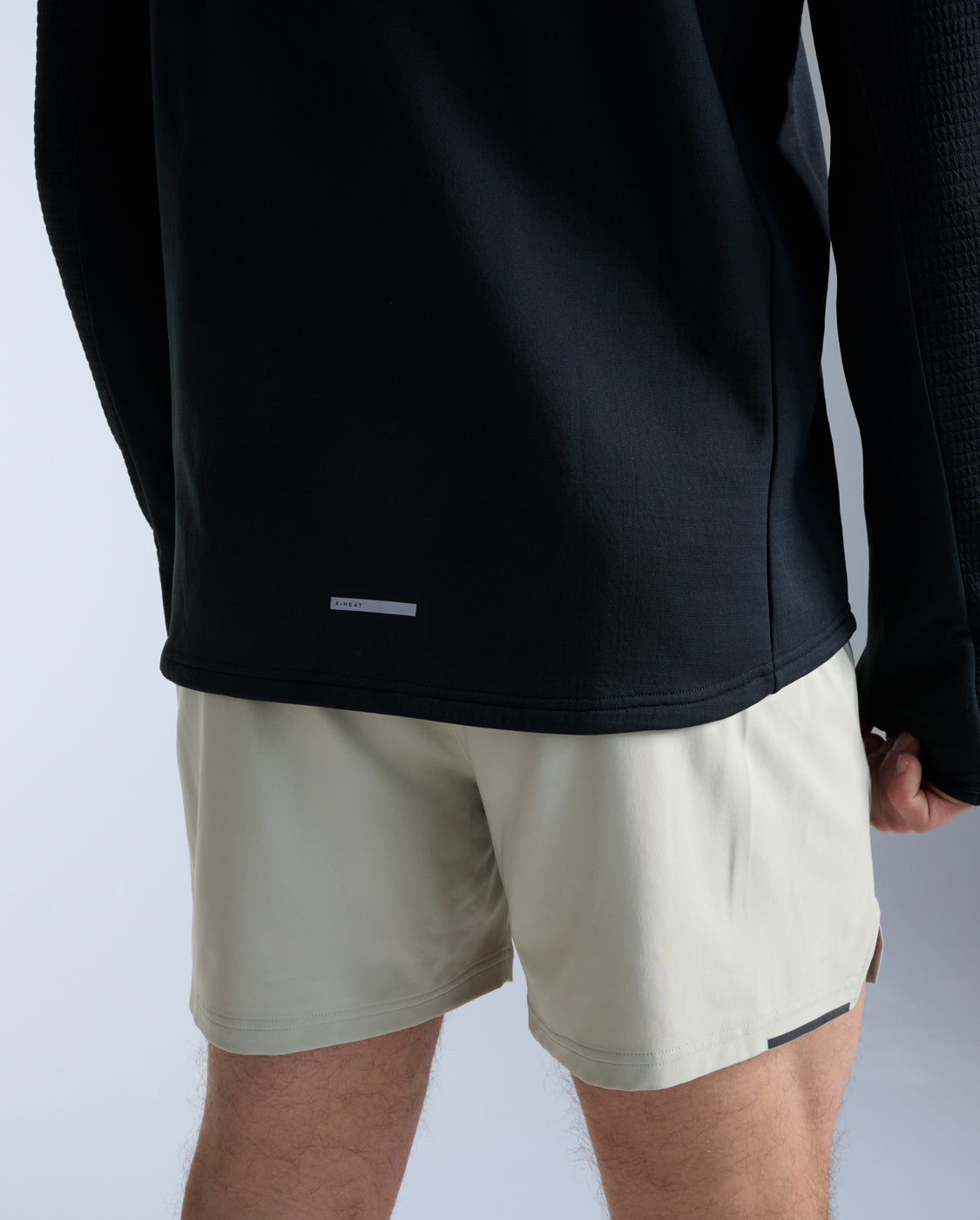 2xu-ignition-haptic-1-4-zip-laufshirt-herren-schwarz-reflektiv image 6