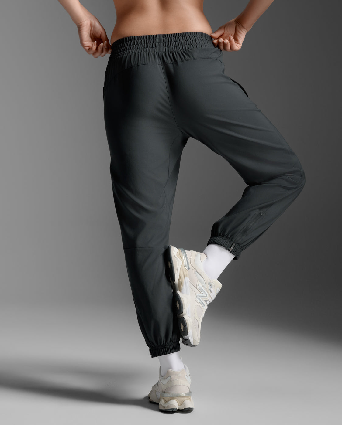 2xu-aero-woven-jogger-damen-schwarz-atmungsaktiv image 4