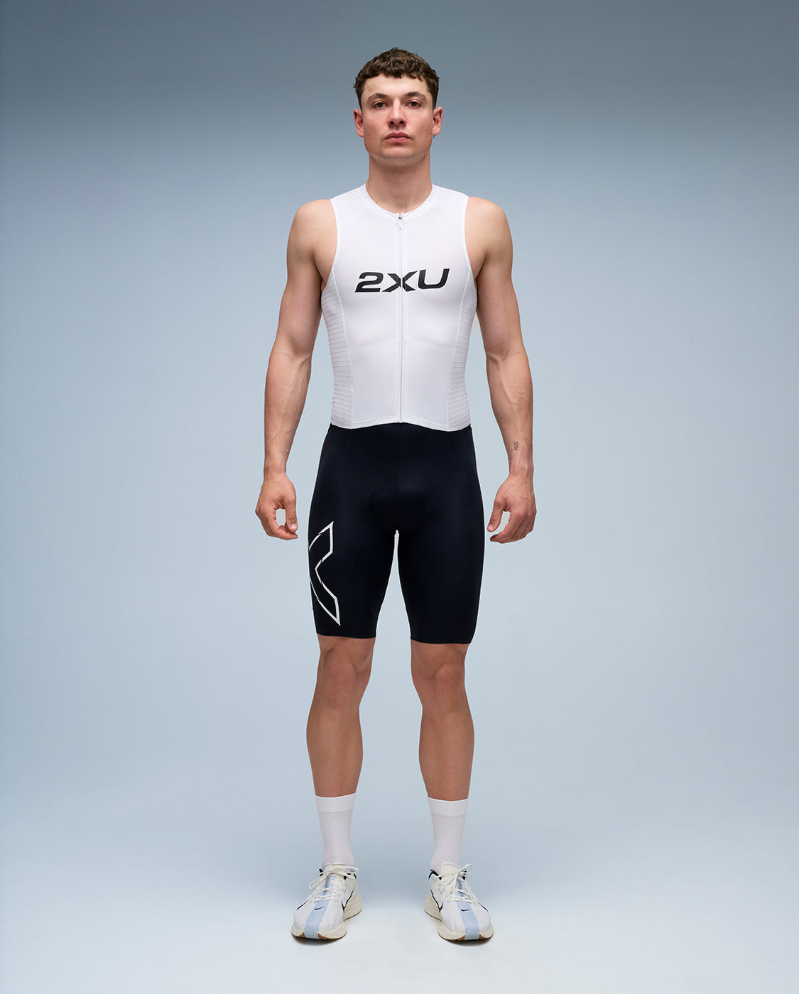 2xu-light-speed-react-trisuit-herren-black-white image 1
