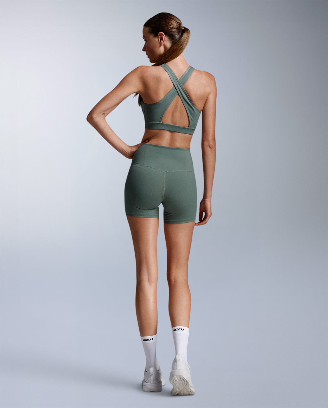 2xu-flex-feather-flex-5-inch-shorts-olive-high-waist image 5