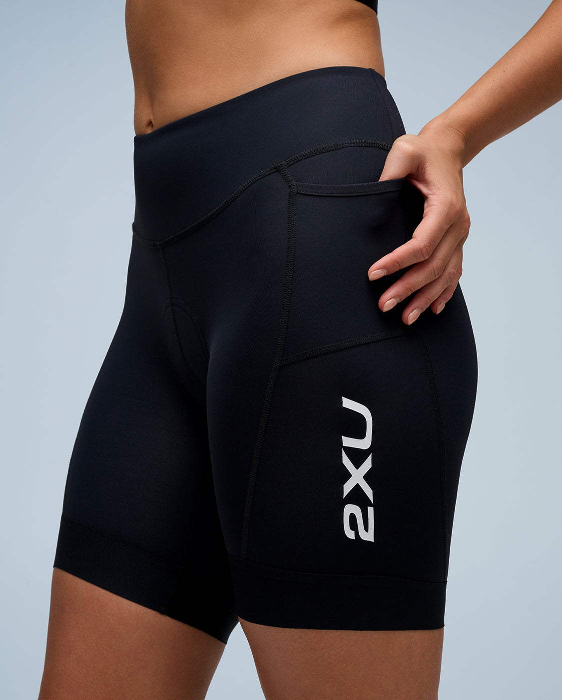 2xu-core-tri-6-inch-shorts-damen-black-white-triathlon image 2