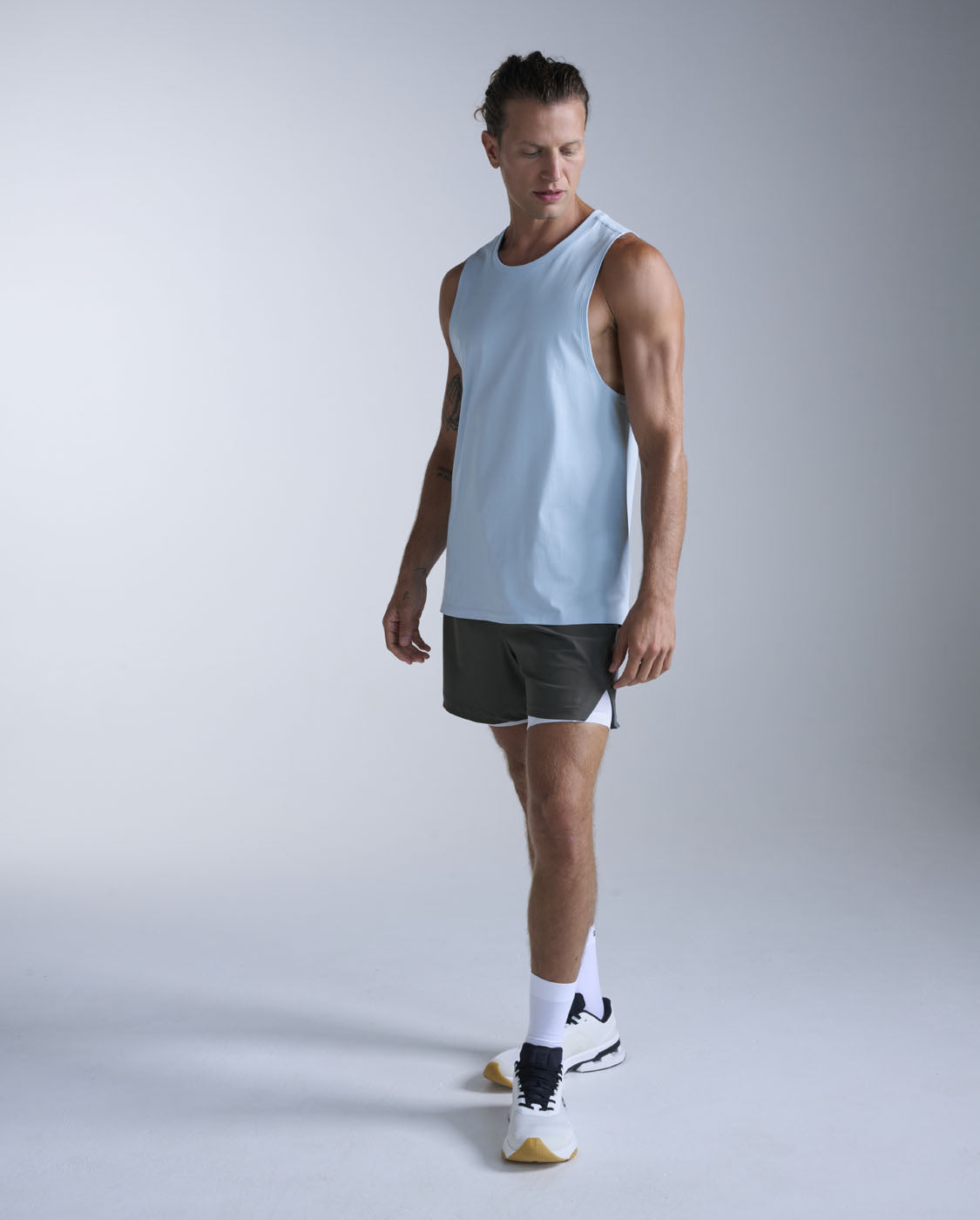 2xu-motion-tank-herren-aqua-frost-baumwolle-stretch image 4