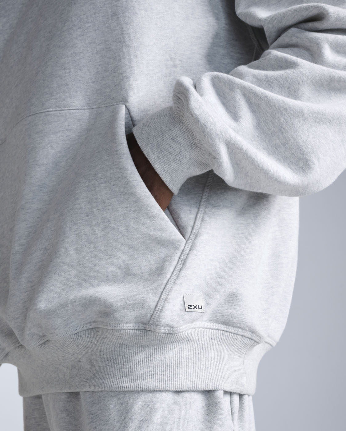 2xu-ez-oversized-organic-cotton-hoodie-grey-marle image 3