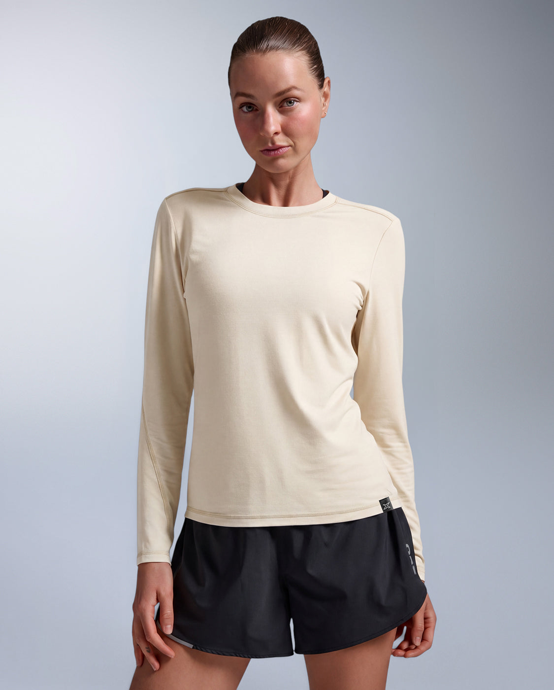 2xu-ignition-wool-long-sleeve-damen-chalk-wollshirt image 1