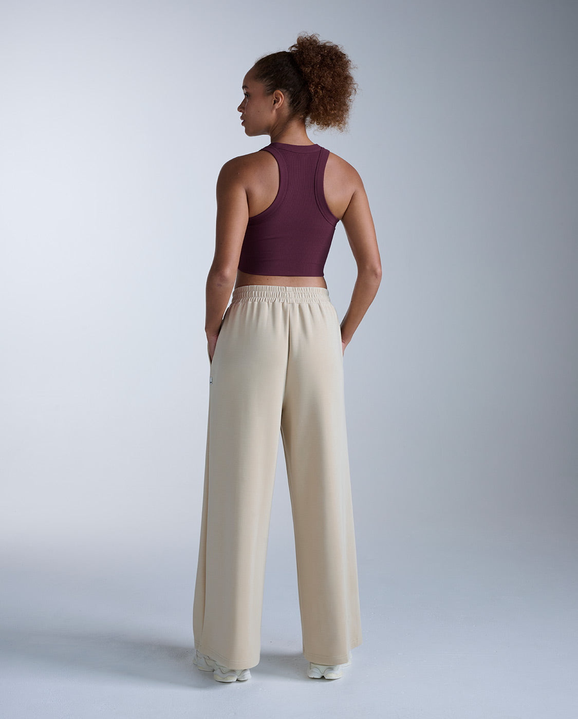 2xu-fluid-tencel-crop-tank-damen-amaretto image 7