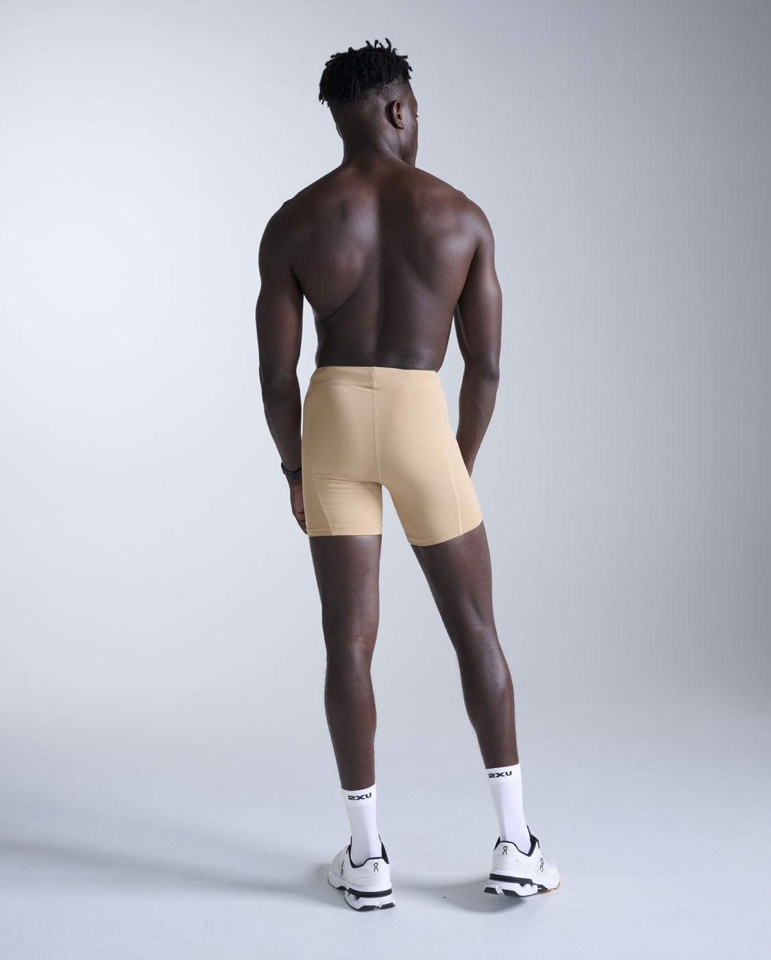 2xu-core-compression-1-2-shorts-herren-shorts-beige-kompression image 7
