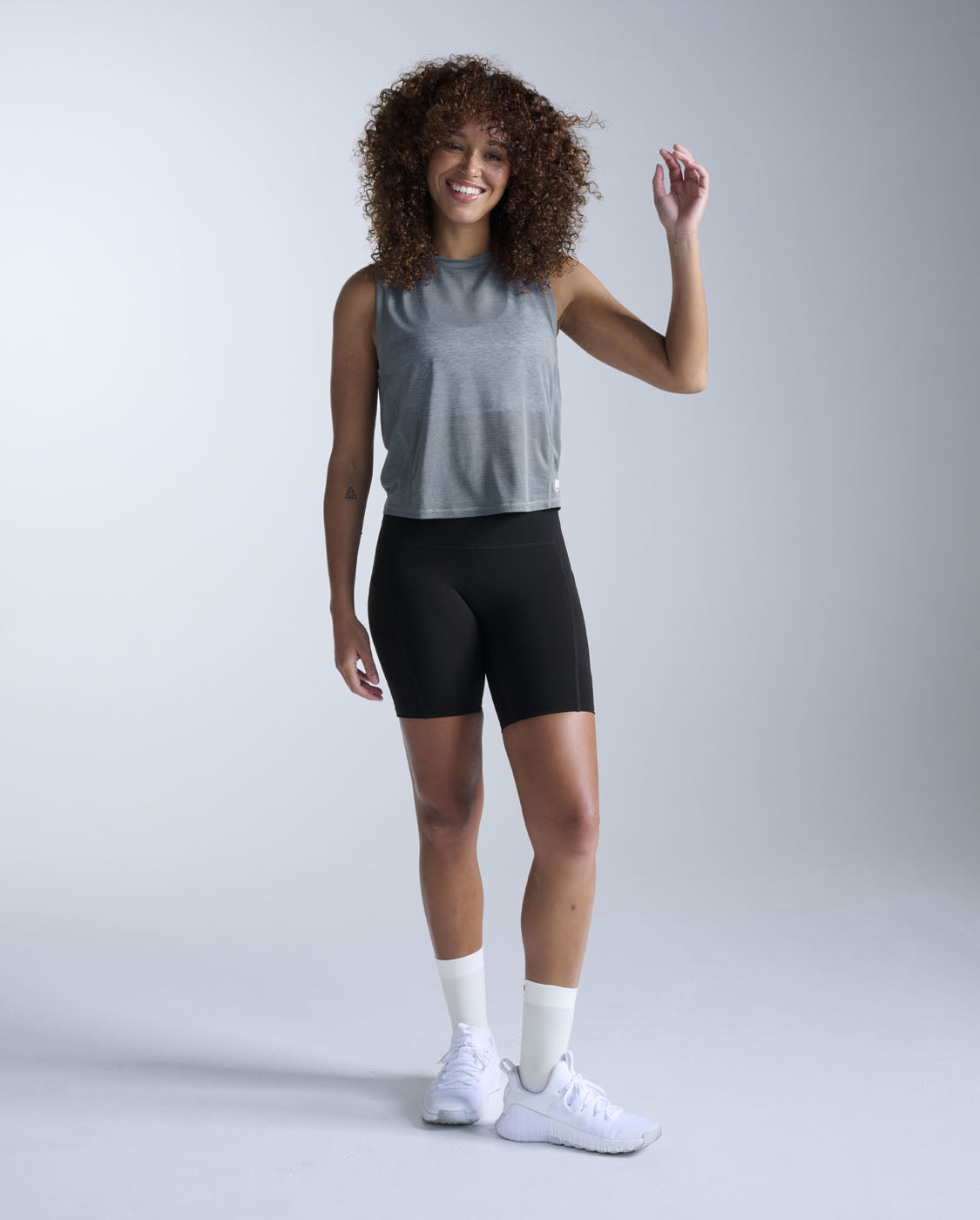 2xu-aero-relight-crop-tank-top-damen-dark-sage image 4