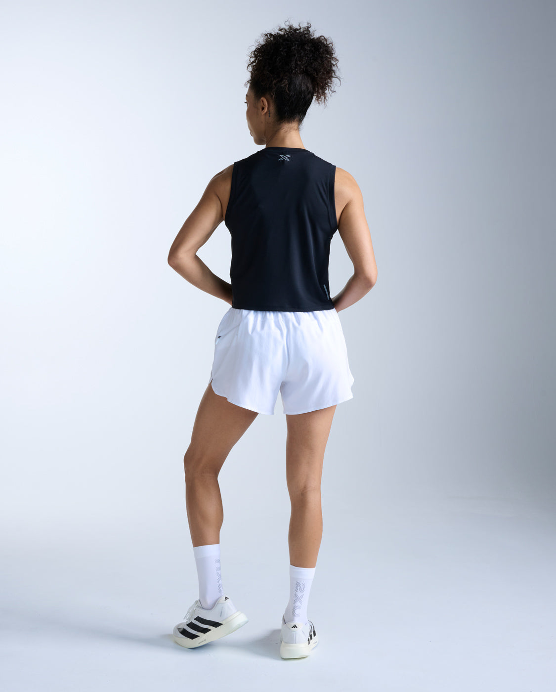 2xu-aero-mesh-crop-tank-damen-black-silver image 8