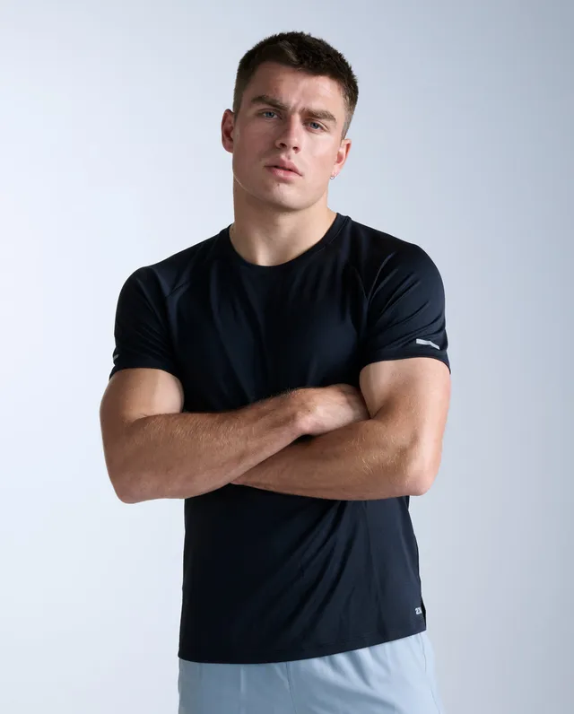 2xu-aero-tee-laufshirt-herren-schwarz-slim-fit image 1