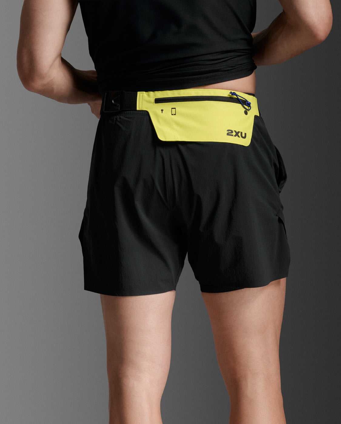 2xu-swim-race-slim-run-belt-volt-black-laufg-rtel image 2