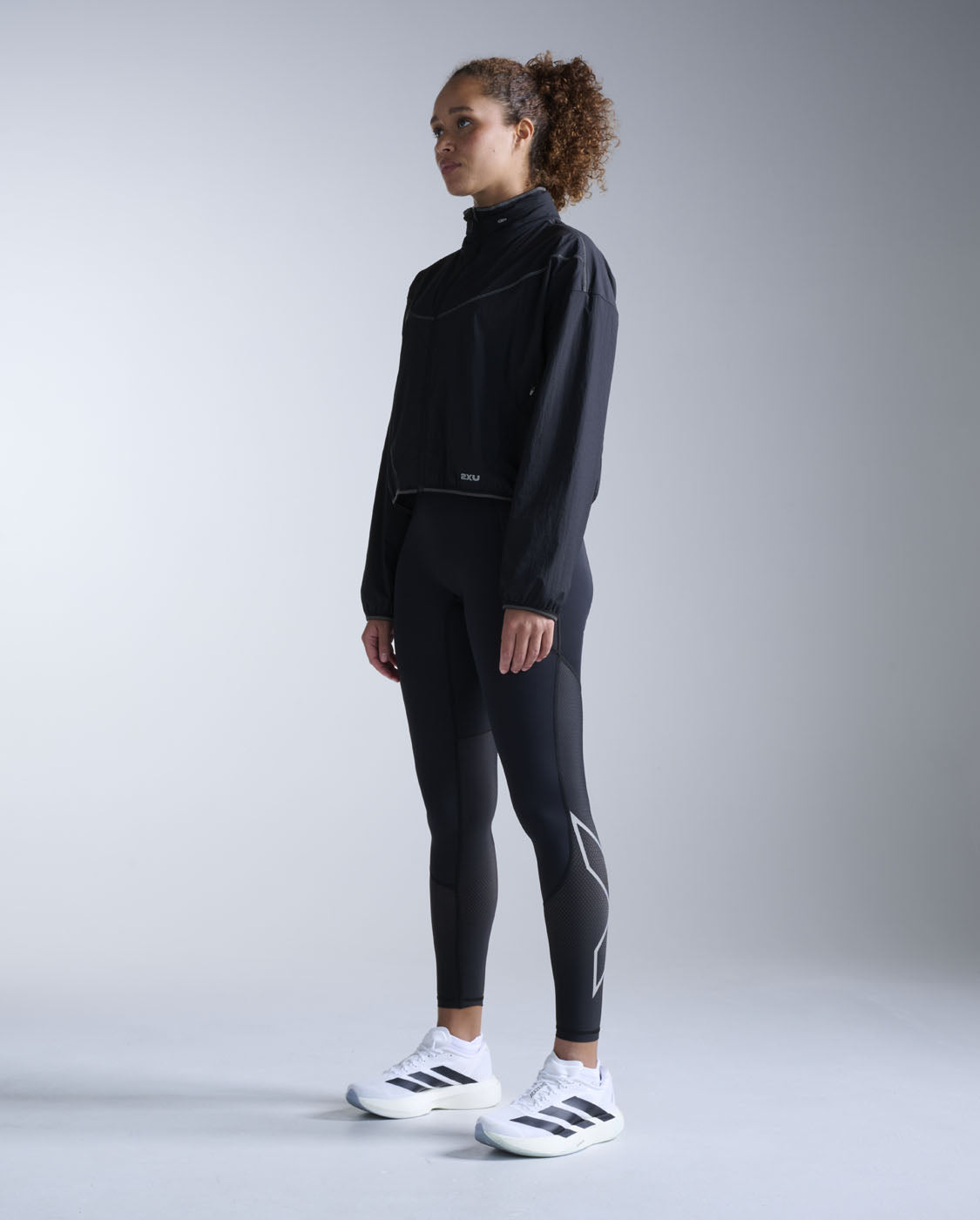 2xu-aero-sheer-bomber-jacke-damen-schwarz-wasserdicht image 7