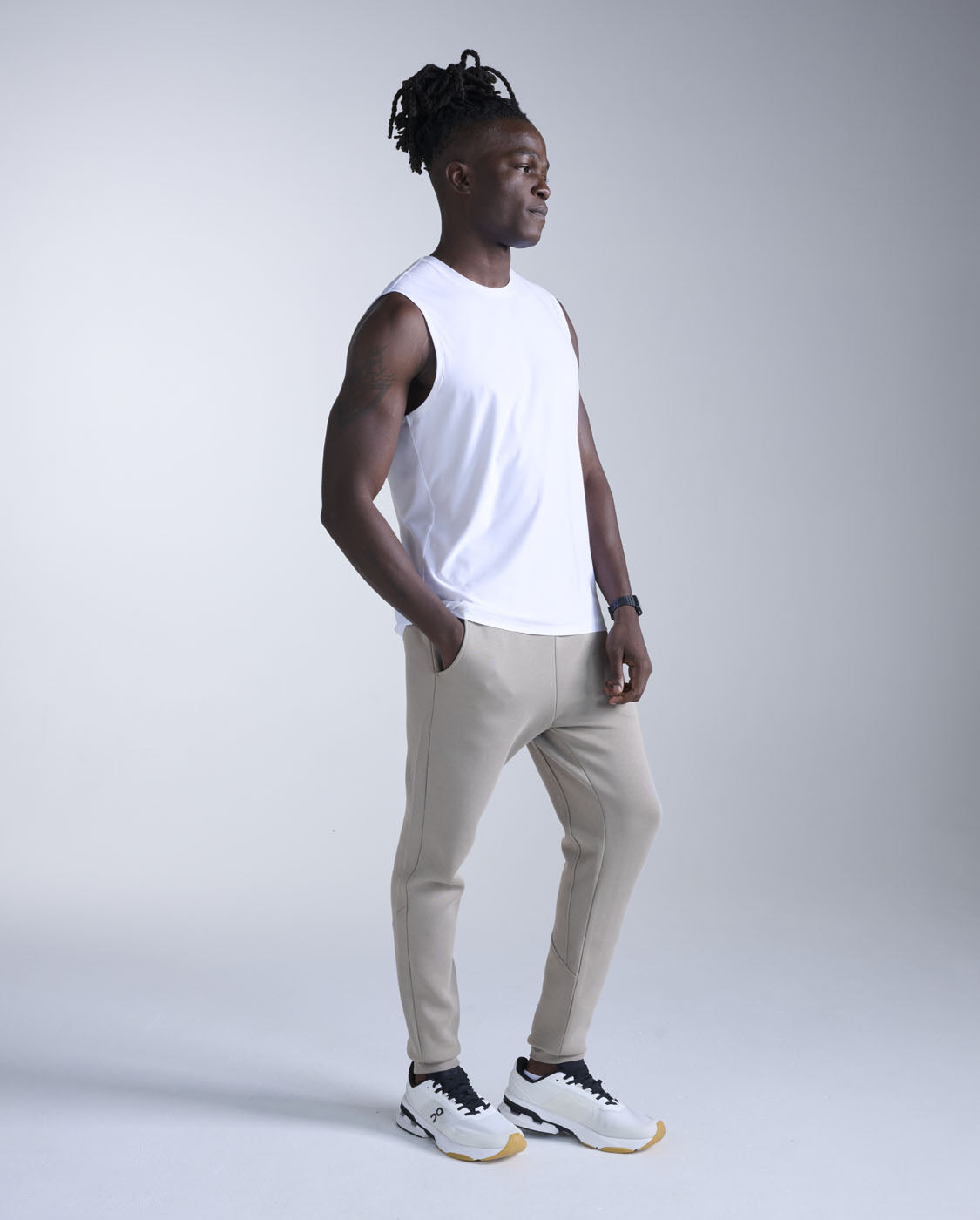 2xu-24-7-commute-smooth-spacer-trackpants-carbon image 7