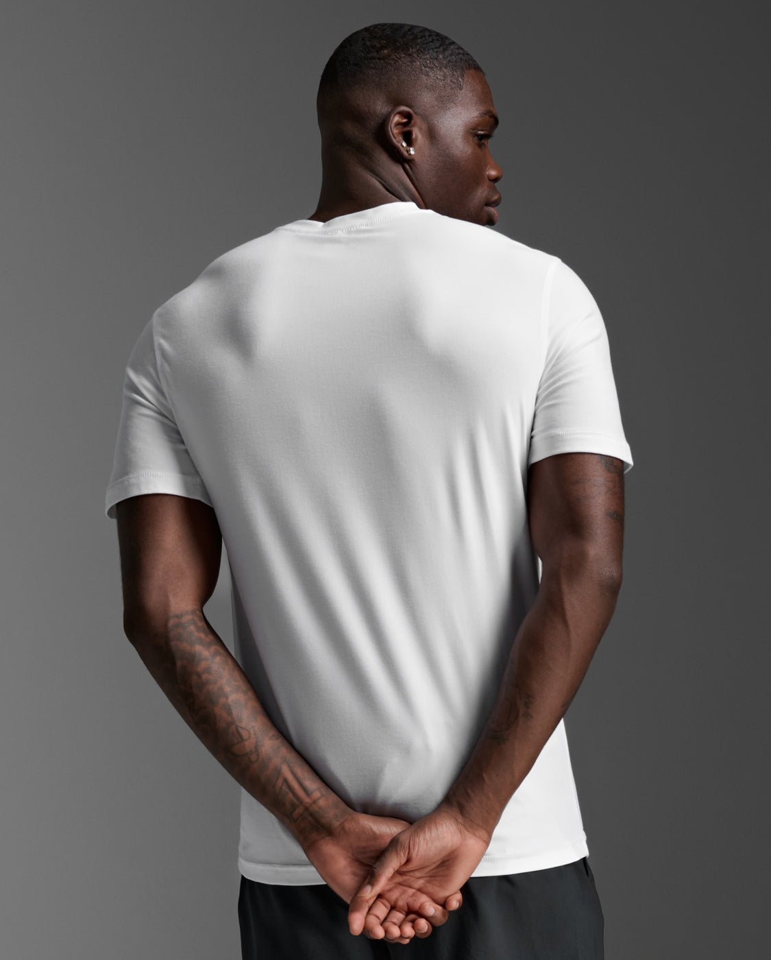 2xu-signature-tee-t-shirt-herren-wei-kurzarm-regular image 3