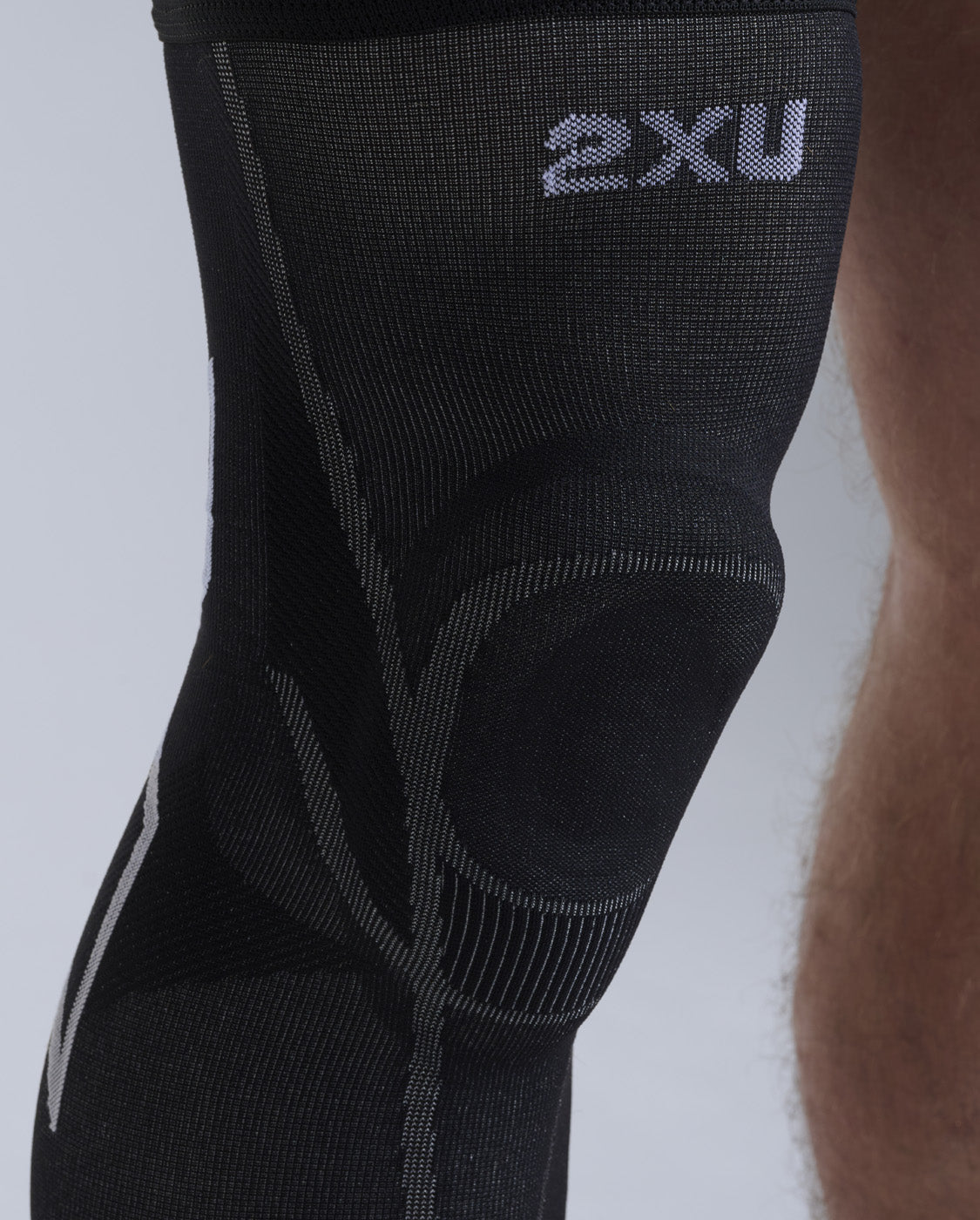 2xu-recovery-kniebandage-mit-fir-grau-schwarz-st-tze image 6